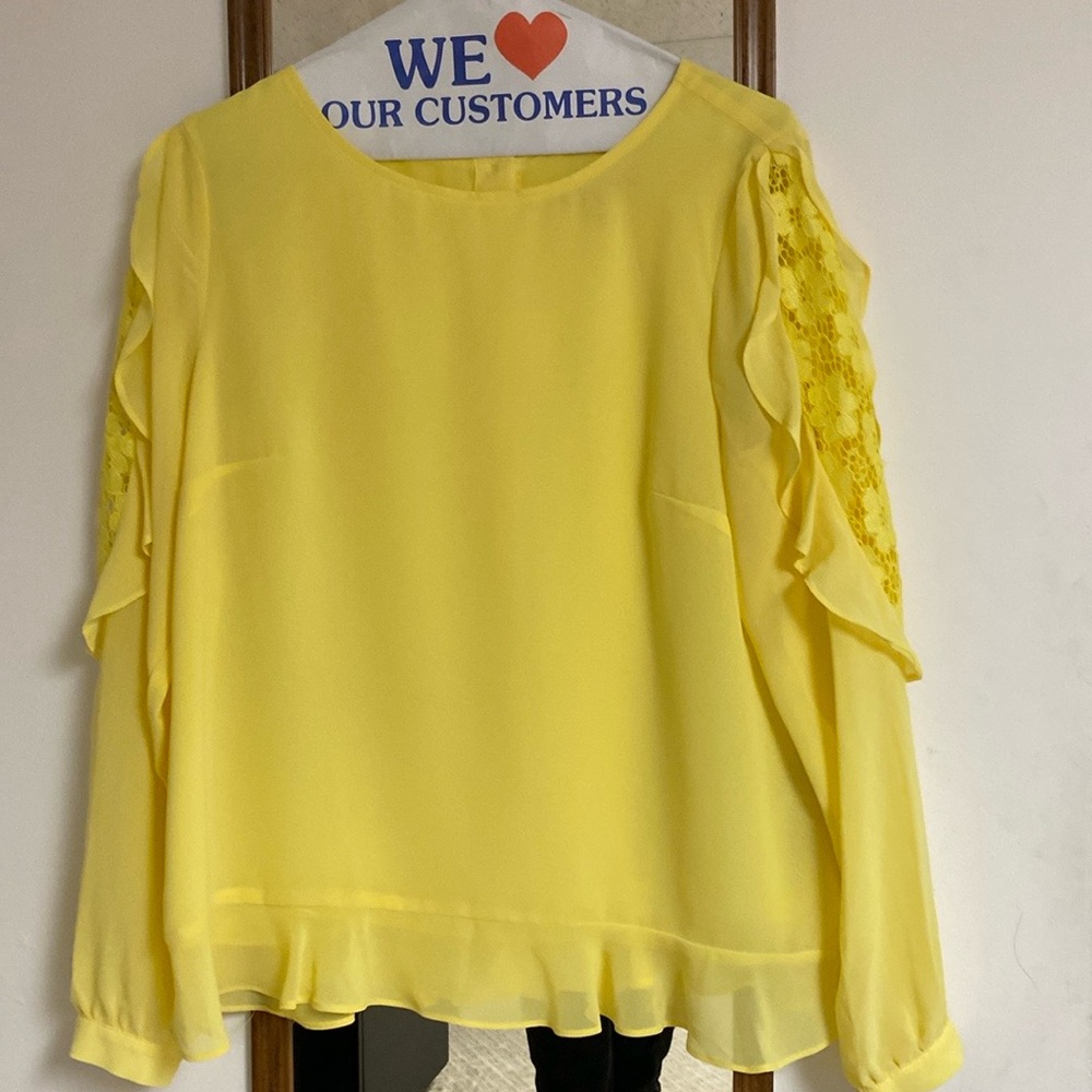 Nanette Lepore size small ladies top . Beautiful bright yellow .